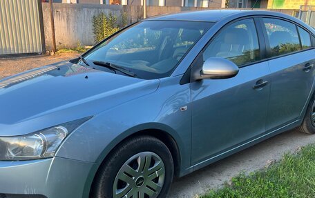 Chevrolet Cruze II, 2010 год, 750 000 рублей, 2 фотография