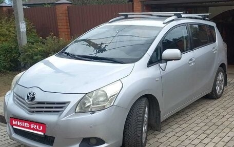Toyota Verso I, 2010 год, 1 000 000 рублей, 2 фотография