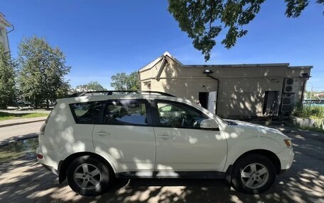Mitsubishi Outlander III рестайлинг 3, 2011 год, 950 000 рублей, 2 фотография
