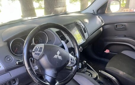 Mitsubishi Outlander III рестайлинг 3, 2011 год, 950 000 рублей, 4 фотография