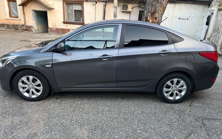 Hyundai Solaris II рестайлинг, 2015 год, 750 000 рублей, 2 фотография