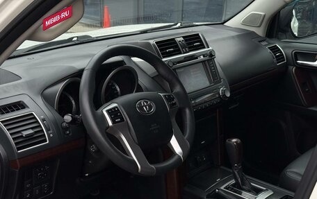 Toyota Land Cruiser Prado 150 рестайлинг 2, 2017 год, 3 590 000 рублей, 15 фотография