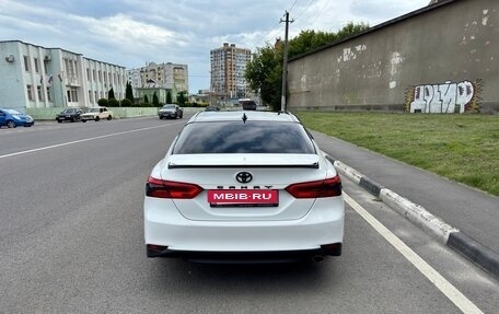 Toyota Camry, 2018 год, 2 250 000 рублей, 5 фотография
