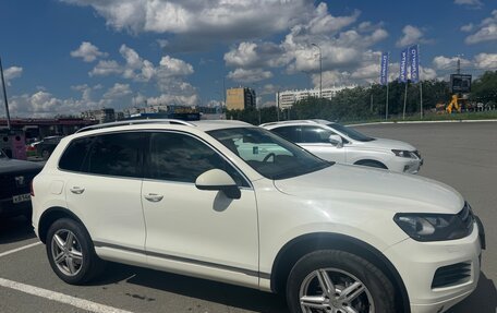 Volkswagen Touareg III, 2011 год, 1 850 000 рублей, 2 фотография