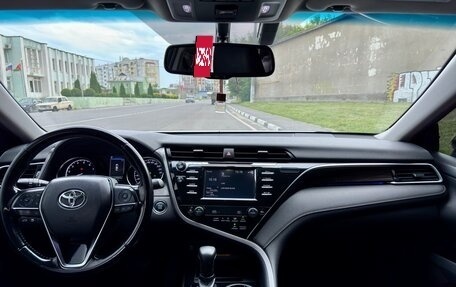 Toyota Camry, 2018 год, 2 250 000 рублей, 6 фотография