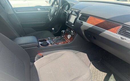 Volkswagen Touareg III, 2011 год, 1 850 000 рублей, 10 фотография