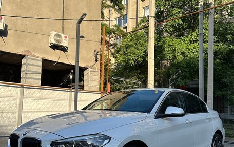 BMW 1 серия, 2023 год, 1 900 000 рублей, 3 фотография