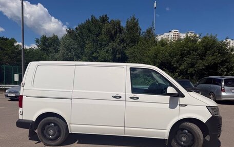 Volkswagen Transporter T6 рестайлинг, 2015 год, 2 700 000 рублей, 1 фотография