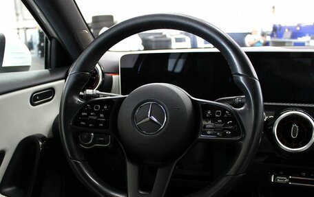 Mercedes-Benz A-Класс, 2018 год, 1 950 000 рублей, 12 фотография
