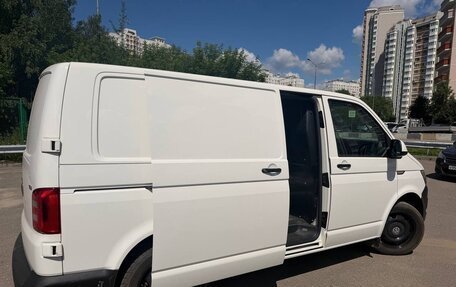 Volkswagen Transporter T6 рестайлинг, 2015 год, 2 700 000 рублей, 2 фотография