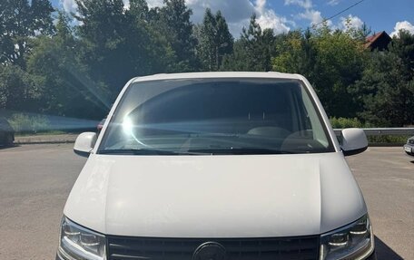 Volkswagen Transporter T6 рестайлинг, 2015 год, 2 700 000 рублей, 3 фотография