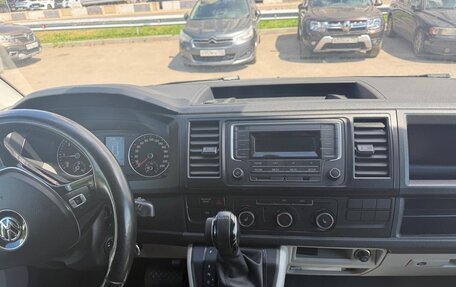 Volkswagen Transporter T6 рестайлинг, 2015 год, 2 700 000 рублей, 4 фотография