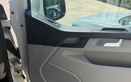 Volkswagen Transporter T6 рестайлинг, 2015 год, 2 700 000 рублей, 5 фотография