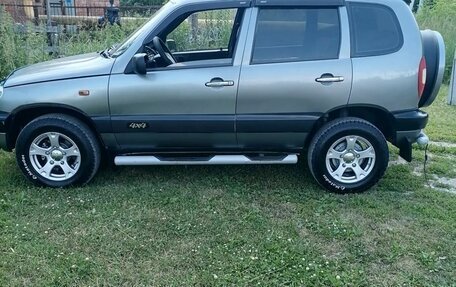 Chevrolet Niva I рестайлинг, 2005 год, 380 000 рублей, 2 фотография