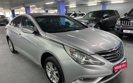 Hyundai Sonata VI, 2011 год, 595 000 рублей, 3 фотография
