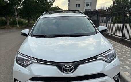 Toyota RAV4, 2018 год, 2 620 000 рублей, 2 фотография