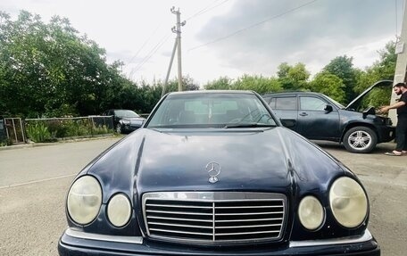 Mercedes-Benz E-Класс, 1997 год, 375 000 рублей, 1 фотография