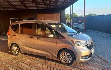 Honda Freed II, 2021 год, 1 930 000 рублей, 2 фотография