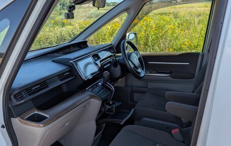 Honda Stepwgn IV, 2017 год, 1 860 000 рублей, 11 фотография