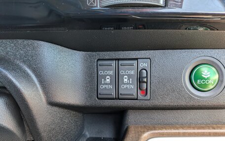 Honda Stepwgn IV, 2017 год, 1 860 000 рублей, 23 фотография
