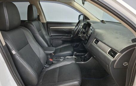 Mitsubishi Outlander III рестайлинг 3, 2013 год, 1 370 000 рублей, 10 фотография