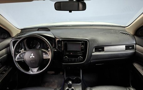 Mitsubishi Outlander III рестайлинг 3, 2013 год, 1 370 000 рублей, 18 фотография