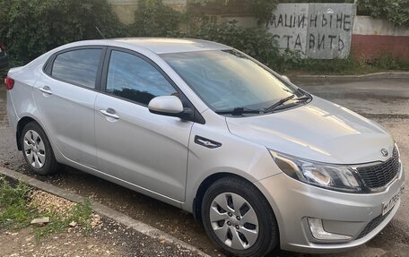 KIA Rio III рестайлинг, 2013 год, 1 100 000 рублей, 2 фотография