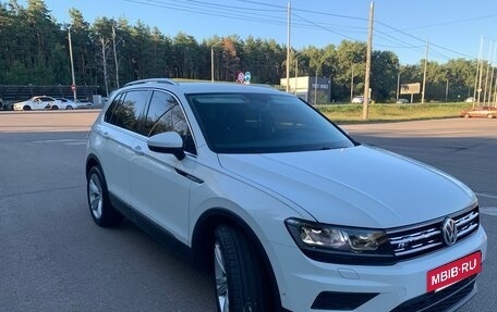 Volkswagen Tiguan II, 2017 год, 2 150 000 рублей, 2 фотография