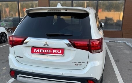 Mitsubishi Outlander III рестайлинг 3, 2019 год, 3 750 000 рублей, 4 фотография