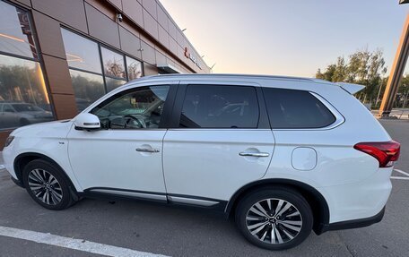 Mitsubishi Outlander III рестайлинг 3, 2019 год, 3 750 000 рублей, 6 фотография