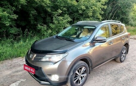Toyota RAV4, 2015 год, 1 800 000 рублей, 6 фотография