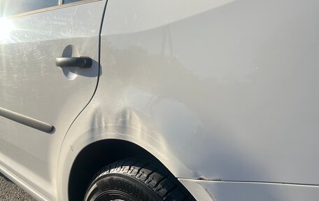 Volkswagen Touran III, 2011 год, 930 000 рублей, 7 фотография