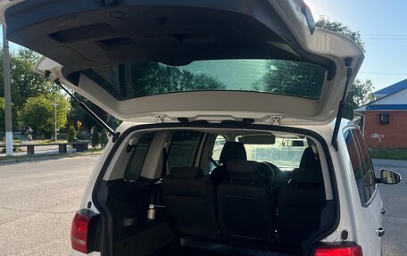 Volkswagen Touran III, 2011 год, 930 000 рублей, 8 фотография