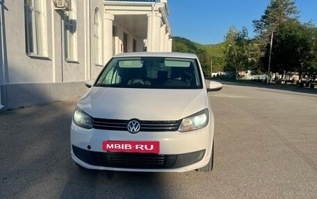 Volkswagen Touran III, 2011 год, 930 000 рублей, 2 фотография