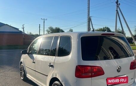 Volkswagen Touran III, 2011 год, 930 000 рублей, 6 фотография