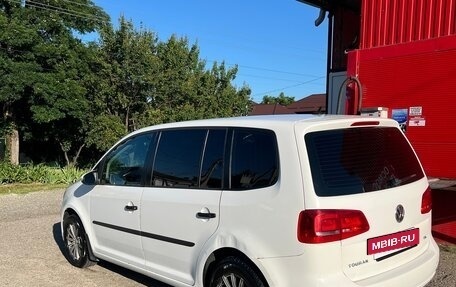 Volkswagen Touran III, 2011 год, 930 000 рублей, 19 фотография
