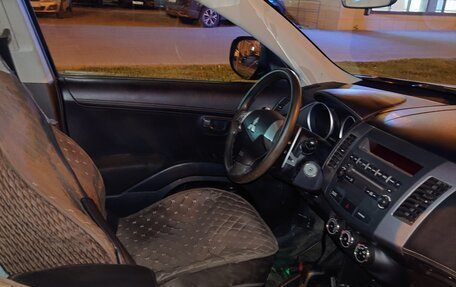 Mitsubishi Outlander III рестайлинг 3, 2010 год, 810 000 рублей, 6 фотография