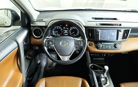 Toyota RAV4, 2017 год, 1 995 000 рублей, 20 фотография