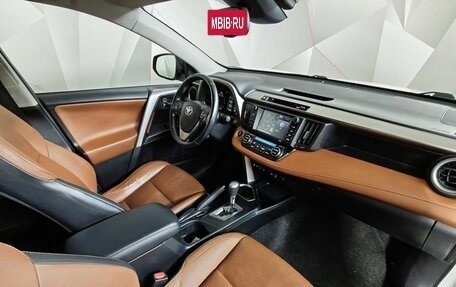 Toyota RAV4, 2017 год, 1 995 000 рублей, 13 фотография