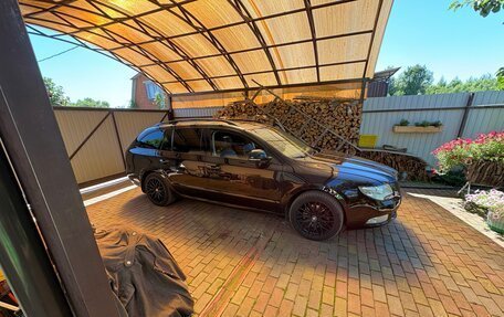 Skoda Superb III рестайлинг, 2011 год, 1 075 000 рублей, 2 фотография