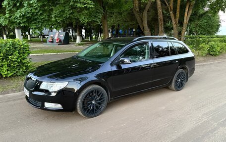 Skoda Superb III рестайлинг, 2011 год, 1 075 000 рублей, 31 фотография