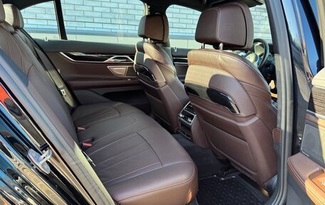 BMW 7 серия, 2018 год, 3 890 000 рублей, 15 фотография