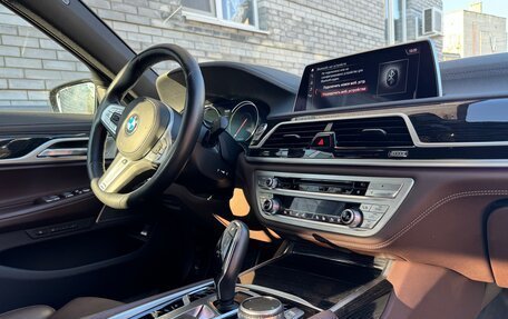 BMW 7 серия, 2018 год, 3 890 000 рублей, 12 фотография