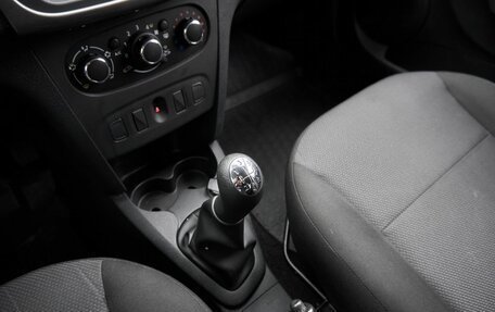 Renault Logan II, 2019 год, 1 060 600 рублей, 11 фотография