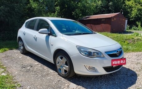 Opel Astra J, 2012 год, 600 000 рублей, 2 фотография