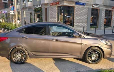 Hyundai Solaris II рестайлинг, 2011 год, 900 000 рублей, 2 фотография