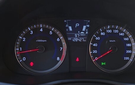 Hyundai Solaris II рестайлинг, 2011 год, 900 000 рублей, 7 фотография