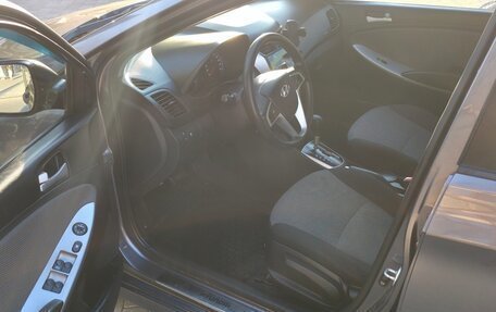 Hyundai Solaris II рестайлинг, 2011 год, 900 000 рублей, 8 фотография
