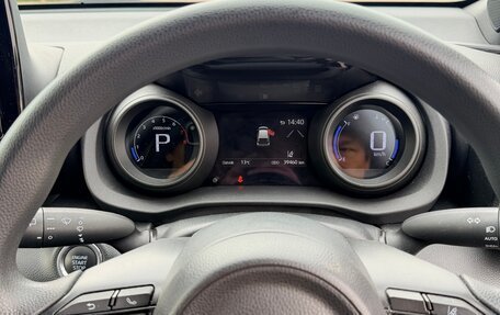 Toyota Yaris, 2022 год, 1 600 000 рублей, 9 фотография