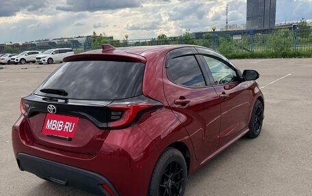 Toyota Yaris, 2022 год, 1 600 000 рублей, 5 фотография